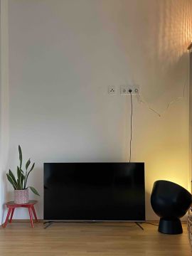 Techniker für Fernseher Wandmontage