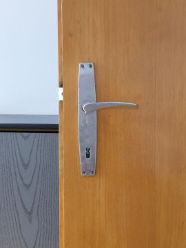 Handwerker für Türreparaturen