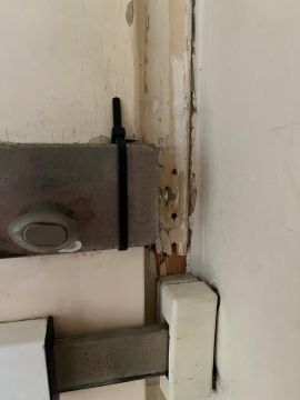 Handwerker für Türreparaturen