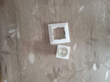 Installation von Lichtschaltern und Steckdosen