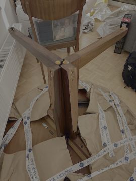 Handwerker für Möbelreparatur