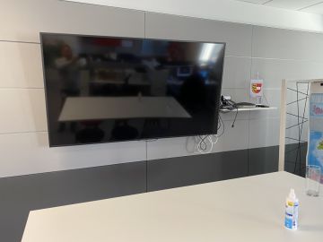 Techniker für Fernseher Wandmontage