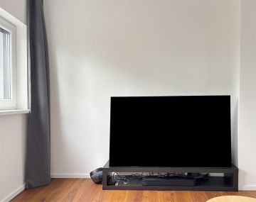 Techniker für Fernseher Wandmontage