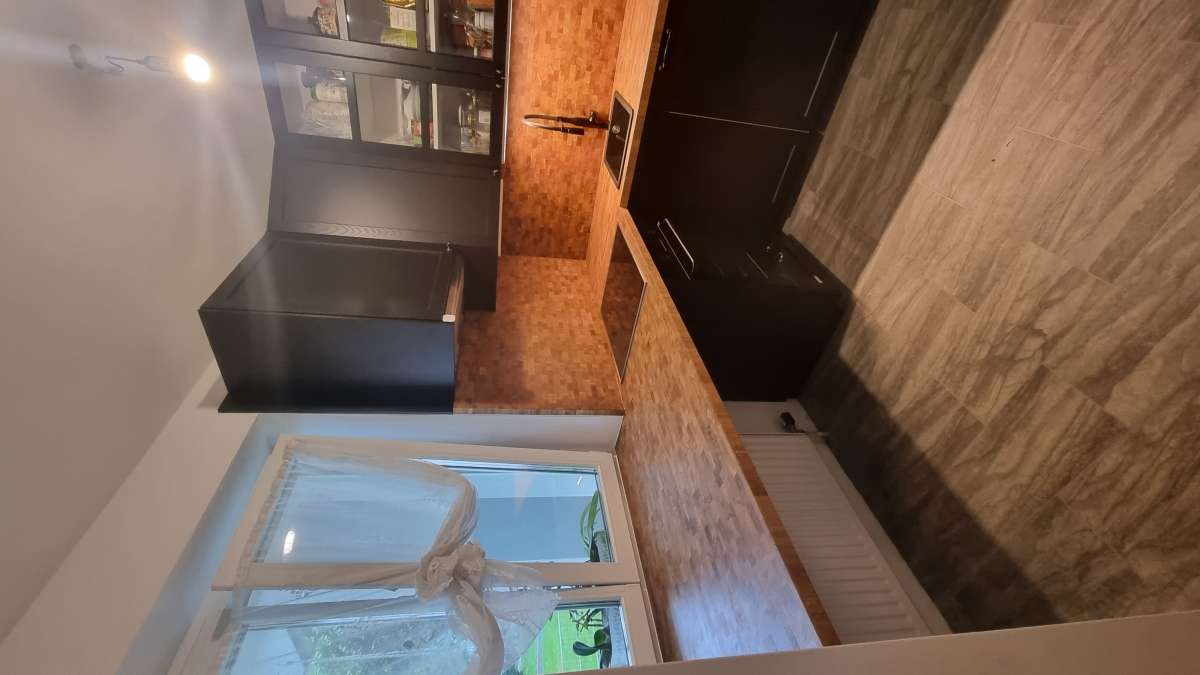 Marcin Kurpierz - Linz-Land - Countertop Installation