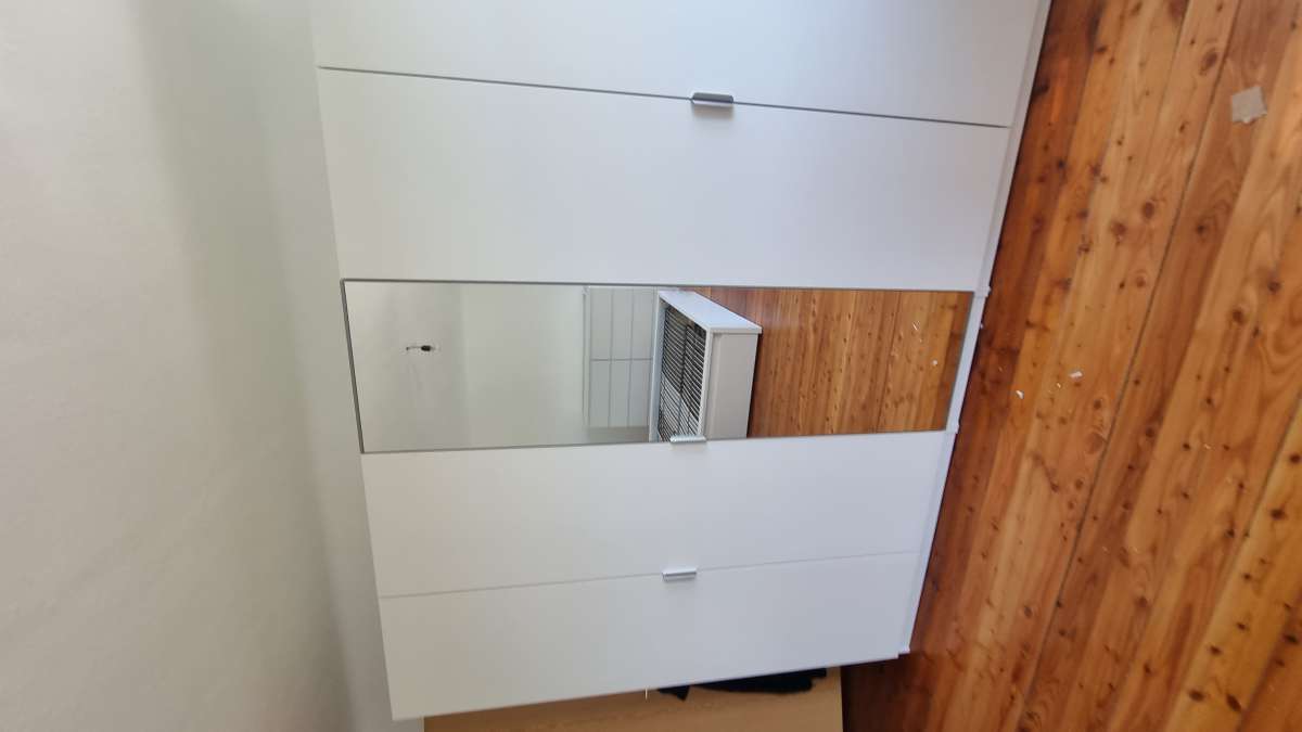 Marcin Kurpierz - Linz-Land - Desk Assembly