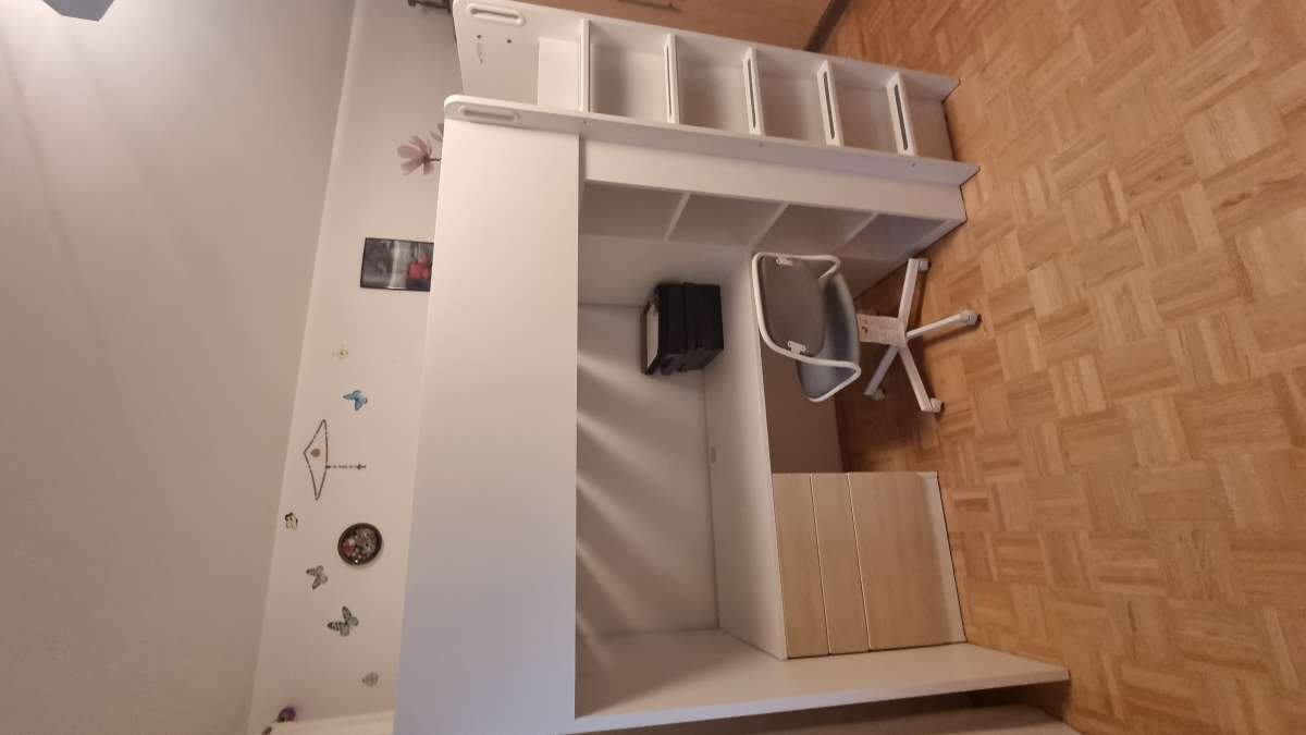 Marcin Kurpierz - Linz-Land - Baby Gate Assembly and Installation