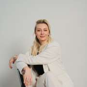 Anzhelika Kroiss - Linz-Land - Casting- und Portraitfotos für Schauspieler