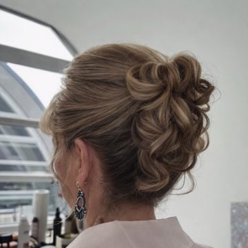 MIJA - Mödling - Haarstyling für Events