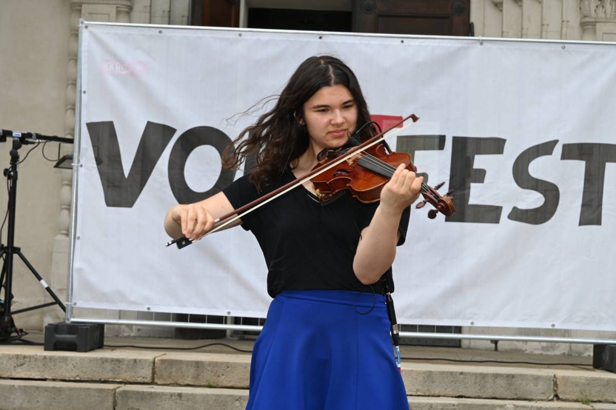Lucia Anima - Mödling - Solo Musician Entertainment