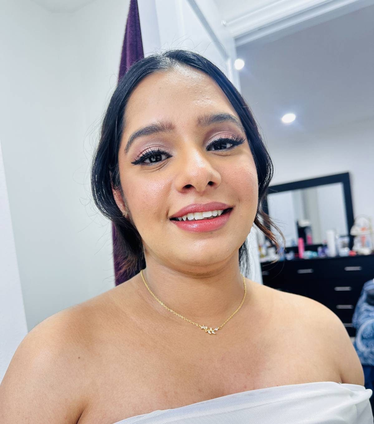 KalibyMeg-Makeupandbeauty - Waterloo - Peluquería para eventos