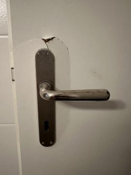 Handwerker für Türreparaturen