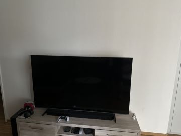 Techniker für Fernseher Wandmontage