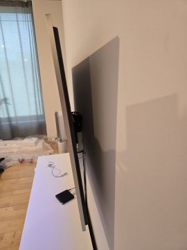 Techniker für Fernseher Wandmontage