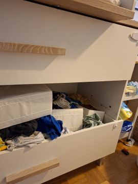 Handwerker für Möbelreparatur