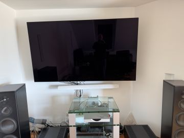Techniker für Fernseher Wandmontage