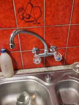 Techniker für Rohrsanierung