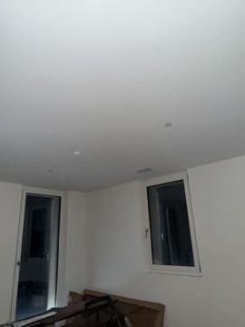 Handwerker für Lampeninstallation - Technischer Service