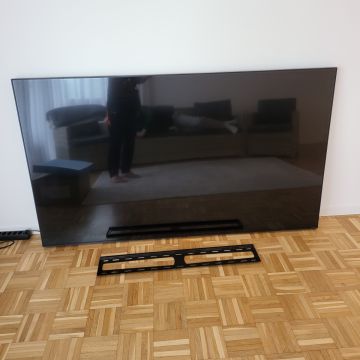 Techniker für Fernseher Wandmontage