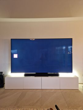 Techniker für Fernseher Wandmontage