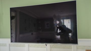 Techniker für Fernseher Wandmontage