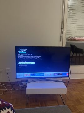 Techniker für Fernseher Wandmontage