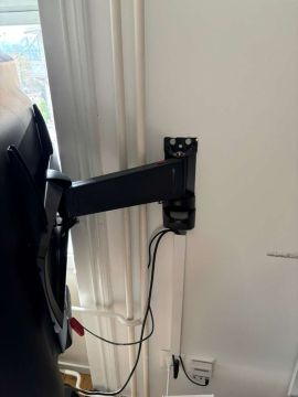 Techniker für Fernseher Wandmontage