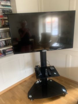 Techniker für Fernseher Wandmontage