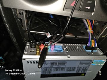 Spezialist für die Installation von Autoelektronik