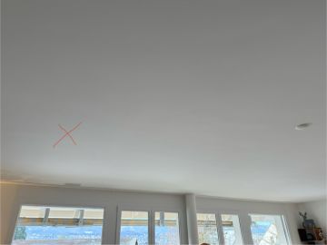 Handwerker für Lampeninstallation