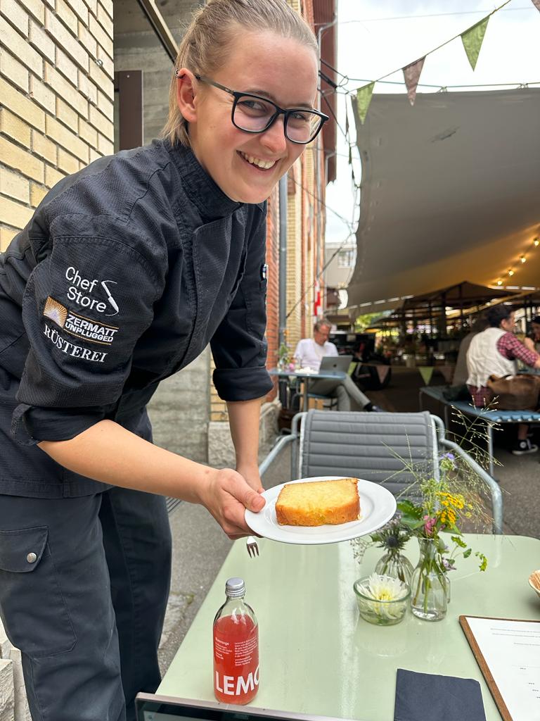 Alexandra Lienhardt - Büsingen am Hochrhein (DE) - Servicepersonal