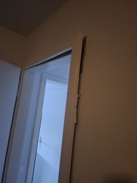 Handwerker für Türreparaturen