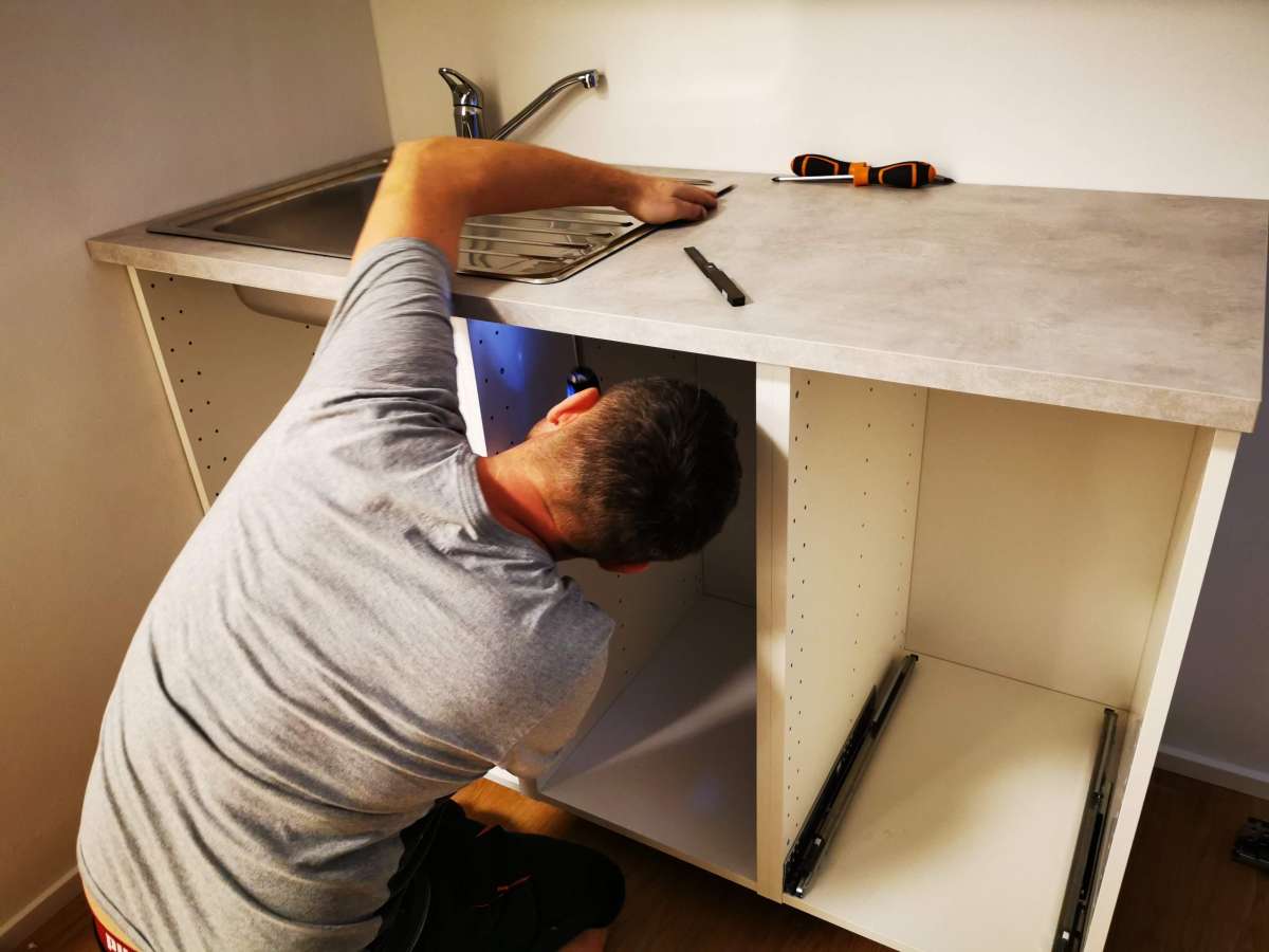 DB SOLUTION - Mühlau - Bilder aufhängen und Kunstinstallationen anbringen