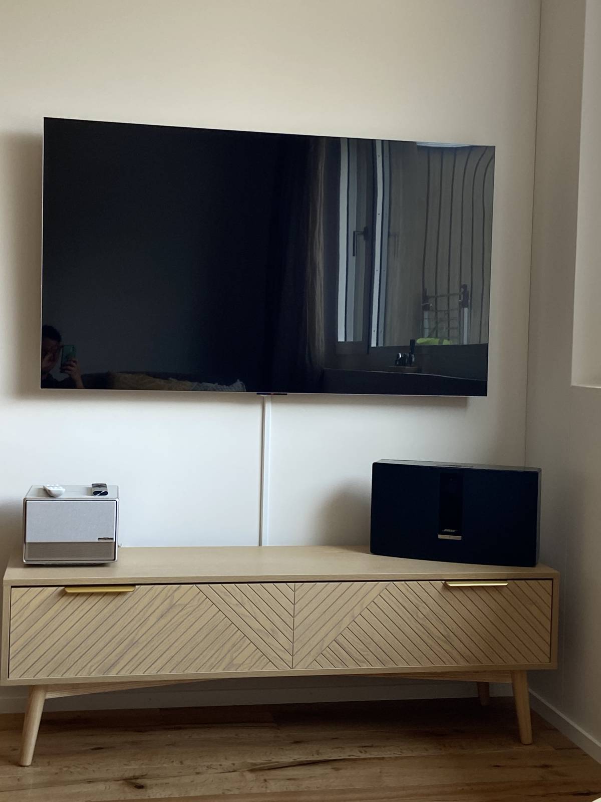 Techniker für Fernseher Wandmontage