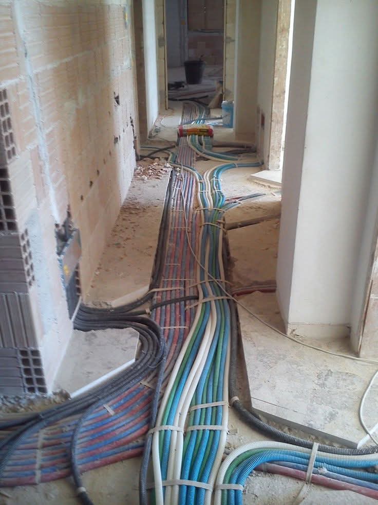 YOUR  ENGINEERING ZURICH LDA - Zürich - Installation des Sicherungs- oder Verteilerkastens