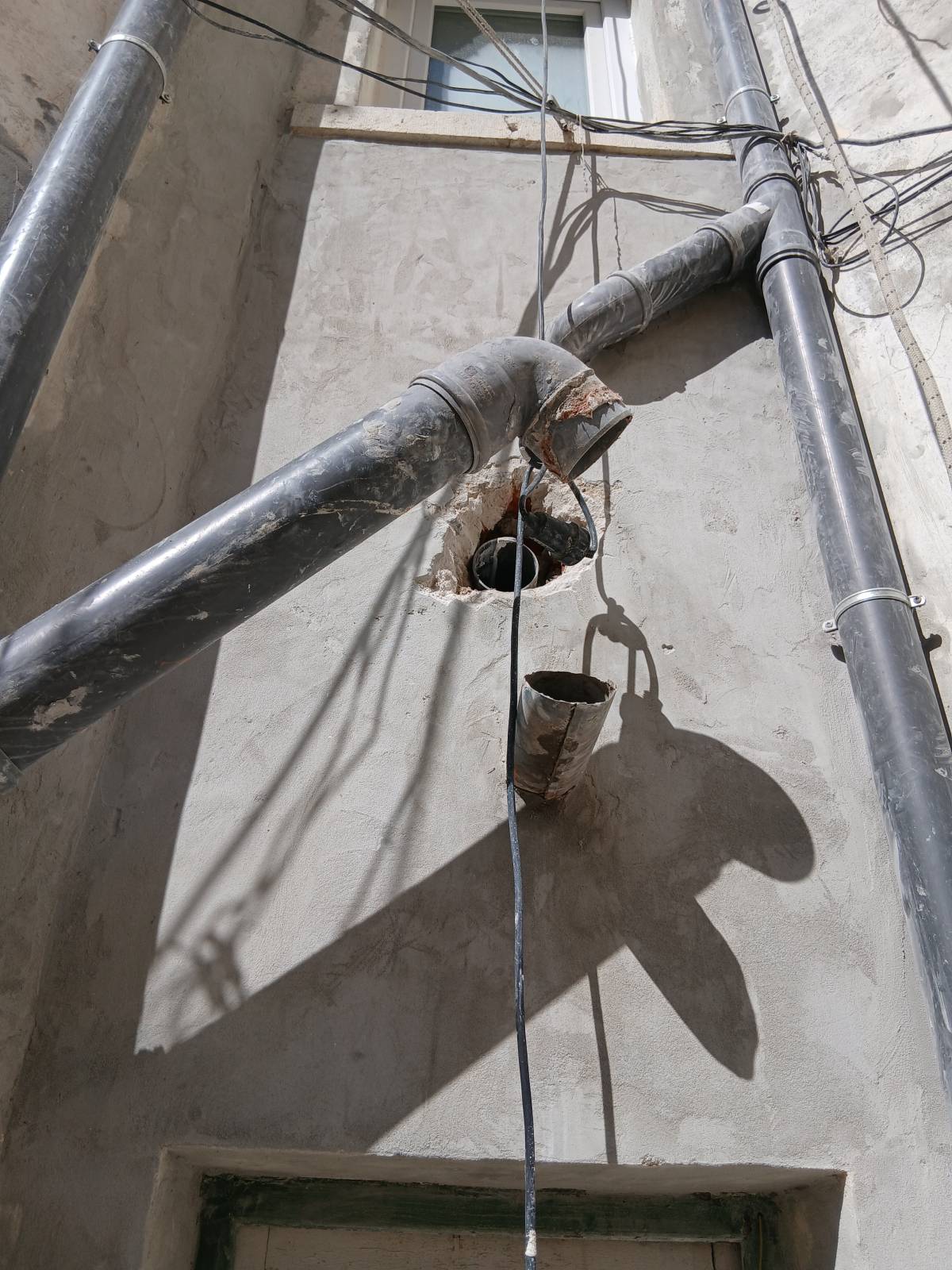 YOUR  ENGINEERING ZURICH LDA - Zürich - Rohrleitungen im Außenbereich installieren oder austauschen