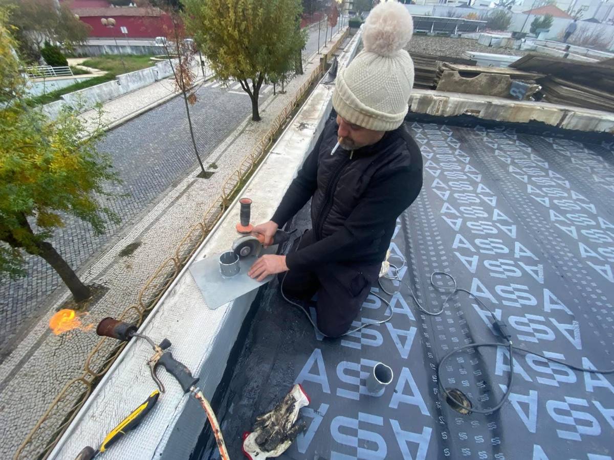 YOUR  ENGINEERING ZURICH LDA - Zürich - Installation und Montage von Lampen