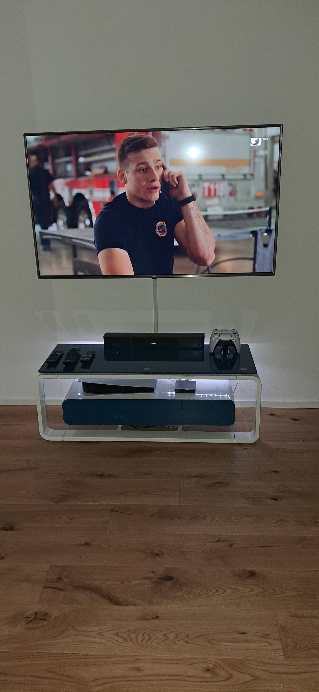 Techniker für Fernseher Wandmontage