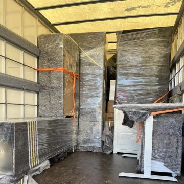 MovSafe Transport von Davide Arcuri - Spreitenbach - Schreibtisch montieren