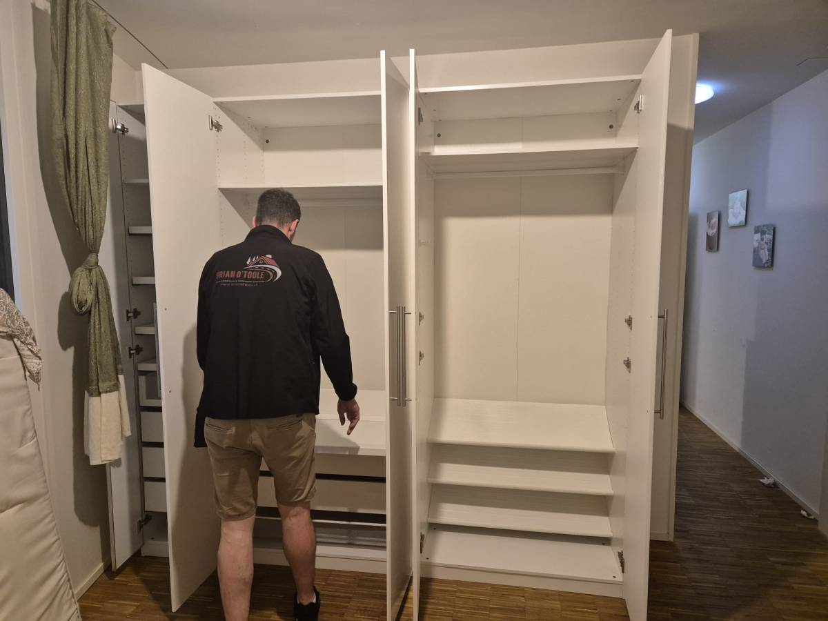 Brian O'Toole Home Removals and Handyman Services - Basel - Pavillon aufbauen