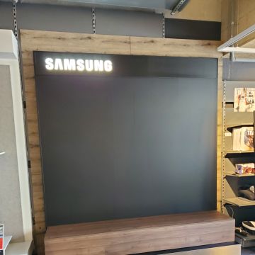Michal Mecerod - Thalwil - Installation de support TV