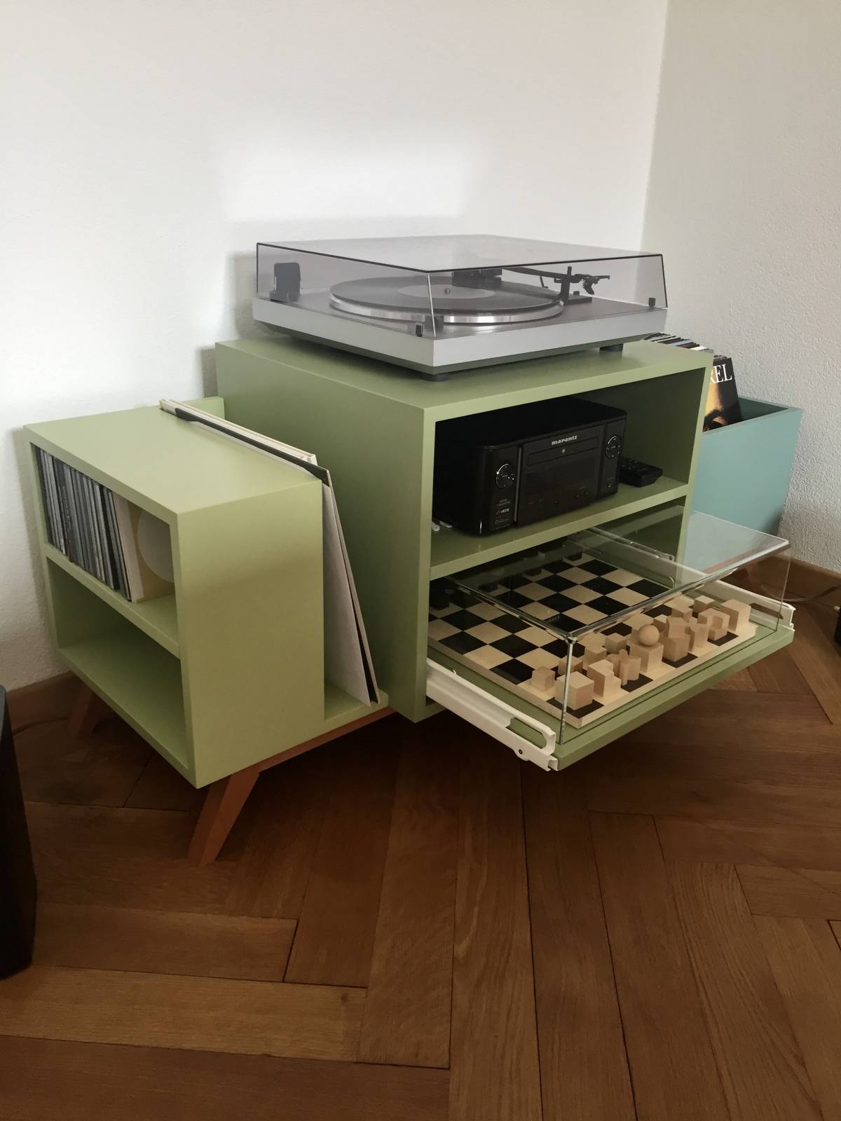 Holz Farbe und Sauberkeit - Köniz - Montagem de TV