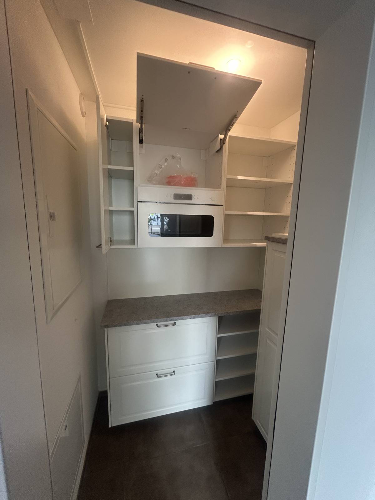Monteur Allrounder - Oberglatt - Schreibtisch montieren