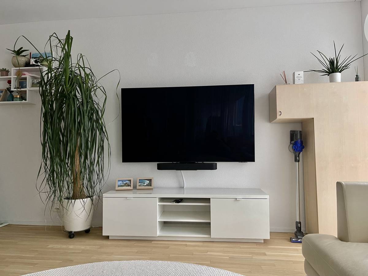 Techniker für Fernseher Wandmontage