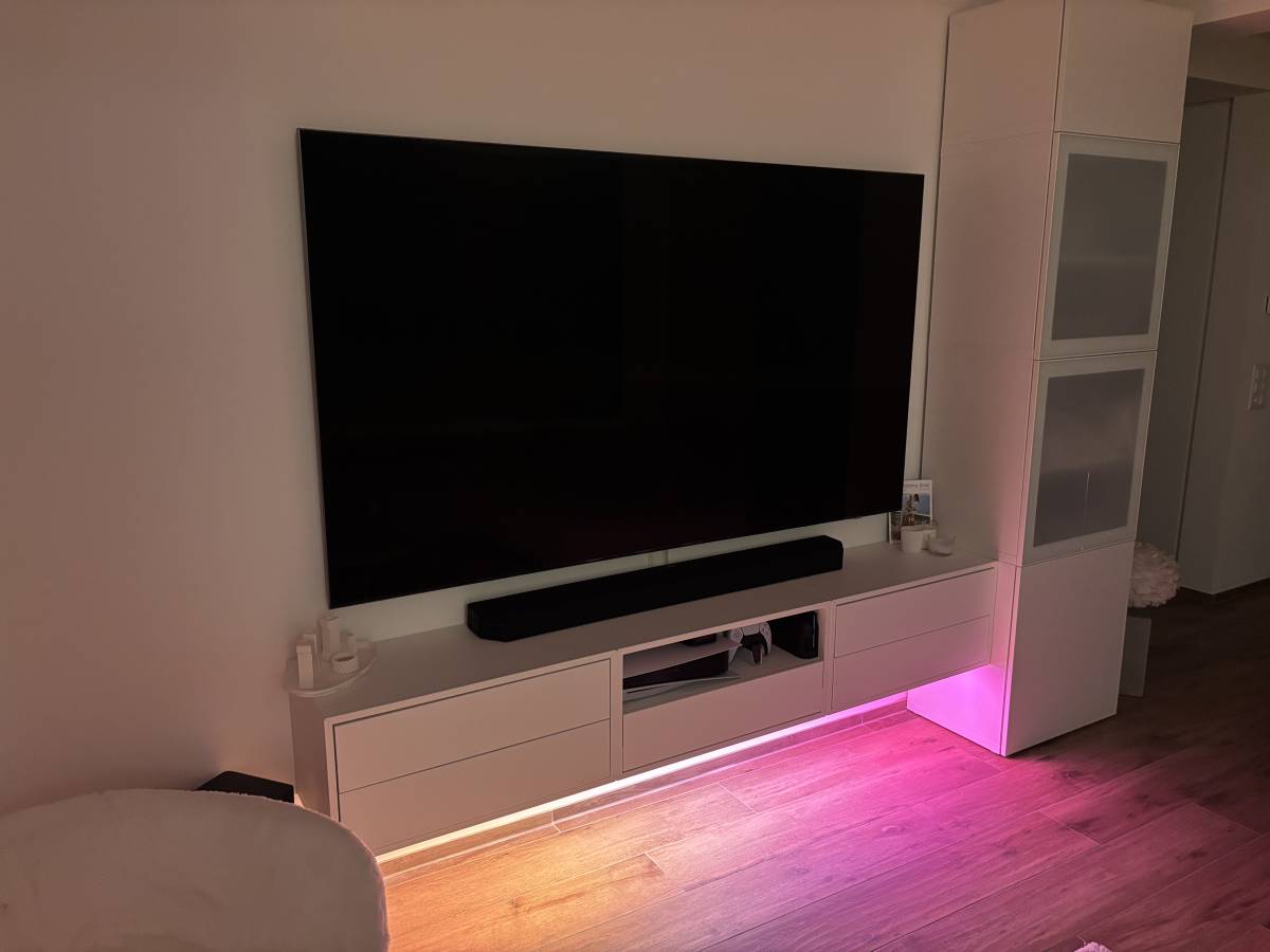Techniker für Fernseher Wandmontage