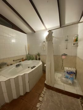 Shower and Bathtub Repair Specialist