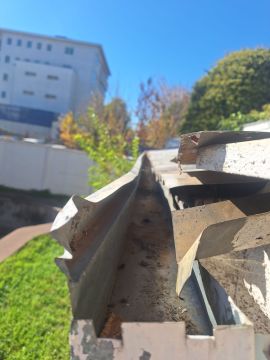 Limpiador para mantenimiento y limpieza de canaletas