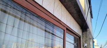 Carpintero del metal para la reparación de ventanas