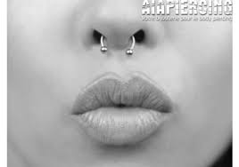 Especialista en piercings