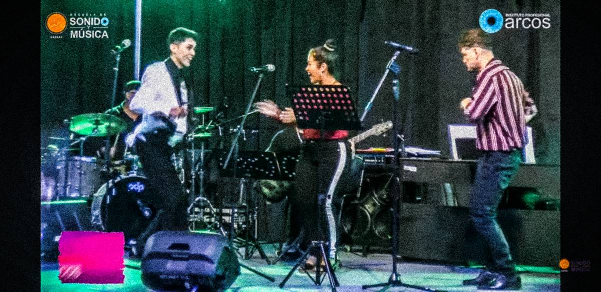 Martín Cortés Oficial - Santiago - Circus Act