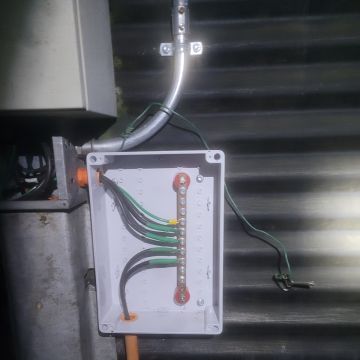 MANTENCION INDUSTRIAL LEANDRO DAMIAN ZUÑIGA SANDOVAL EIRL - Valdivia - Instalação de Lâmpada